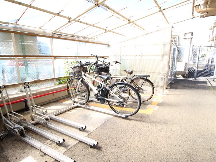 物件外観写真5　(駐輪場)