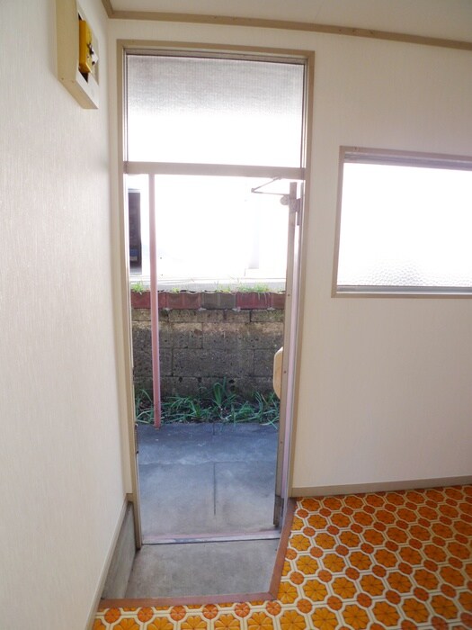 物件内観写真14　(玄関)