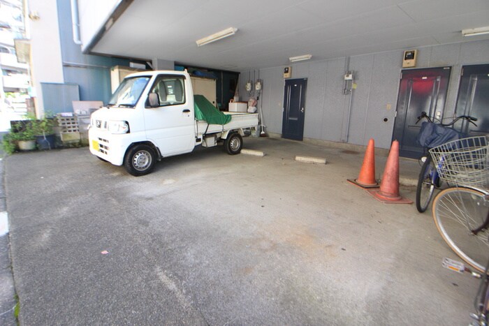 物件外観写真4　(駐車場)