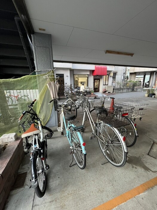 物件外観写真5　(駐輪場)