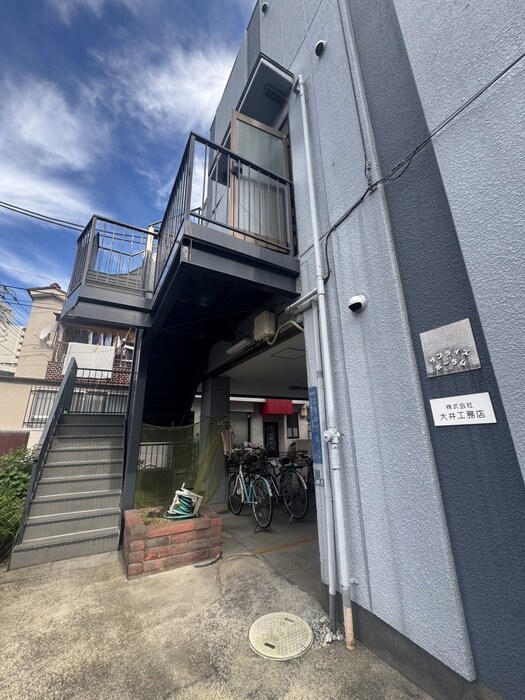 物件外観写真6　(エントランス部分)