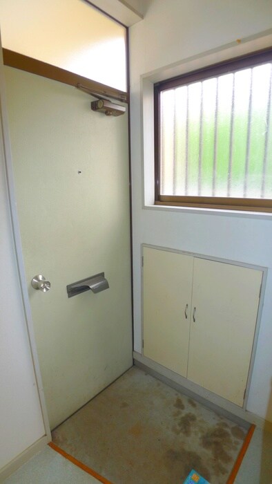 物件内観写真16　(玄関)