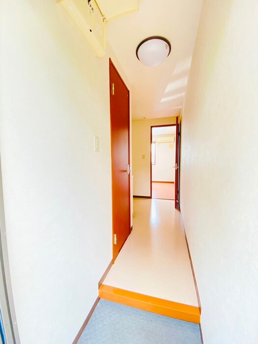 物件内観写真12　(廊下)