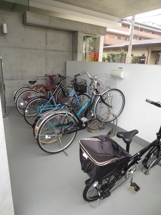 物件外観写真3　(駐輪場)