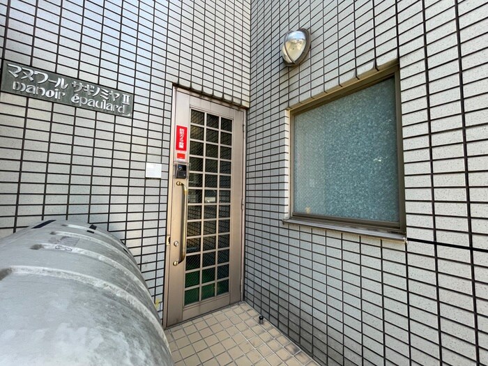 物件外観写真3　(エントランス部分)