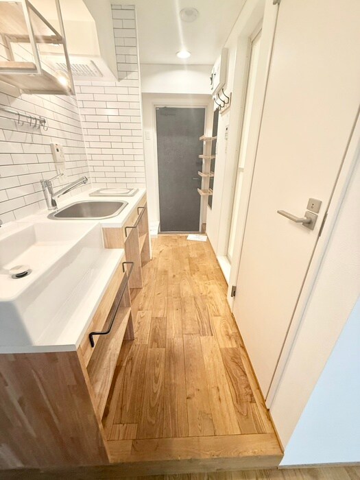 物件内観写真14　(廊下)