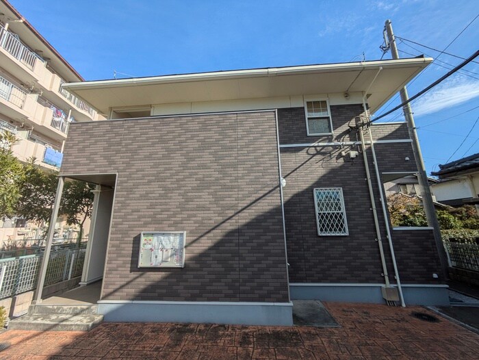 物件外観写真3　(エントランス部分)