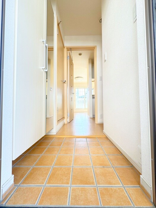 物件内観写真18　(玄関)