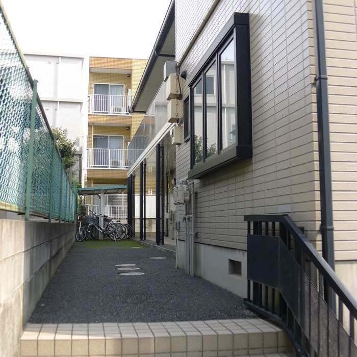 物件外観写真3　(エントランス部分)