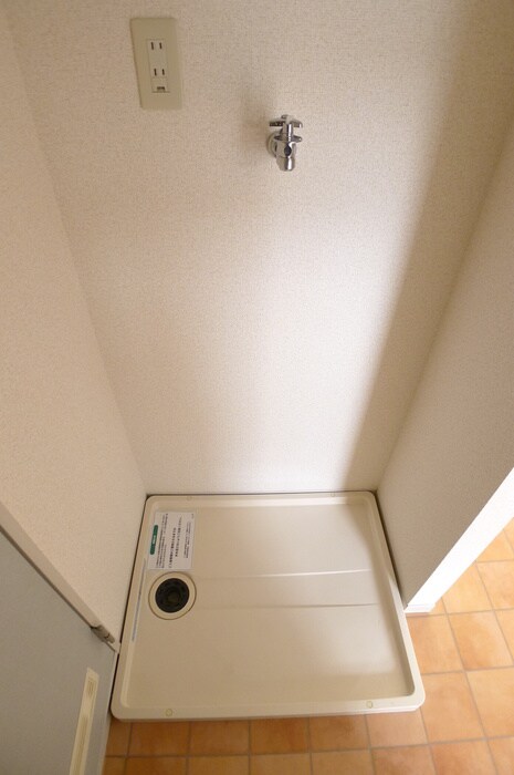 物件内観写真10　(洗濯機置場)