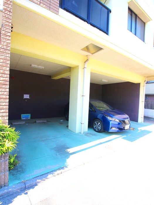 物件外観写真4　(駐車場)