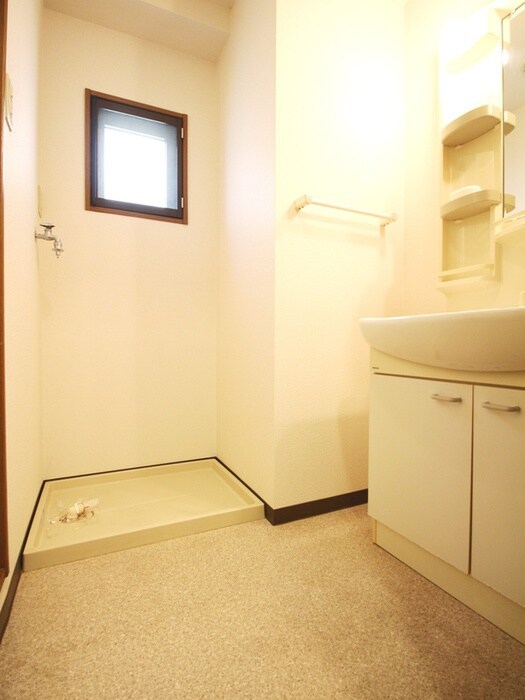 物件内観写真15　(洗濯機置場)