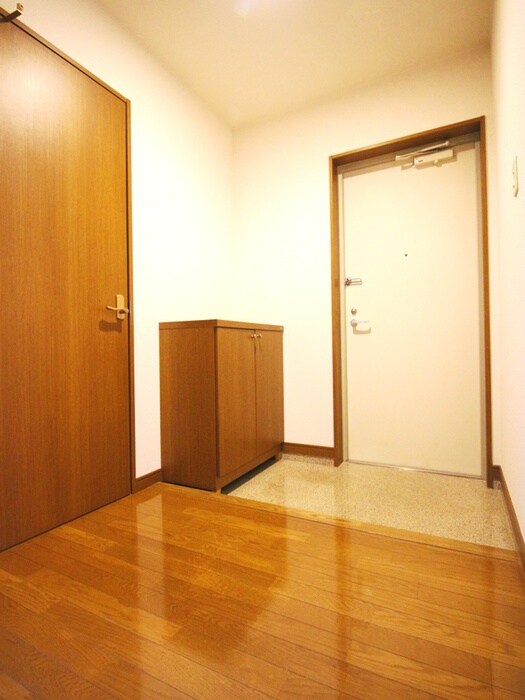 物件内観写真18　(玄関)