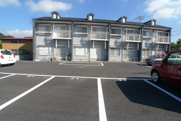 物件外観写真4　(駐車場)