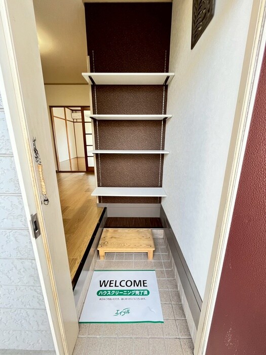 物件内観写真16　(玄関)