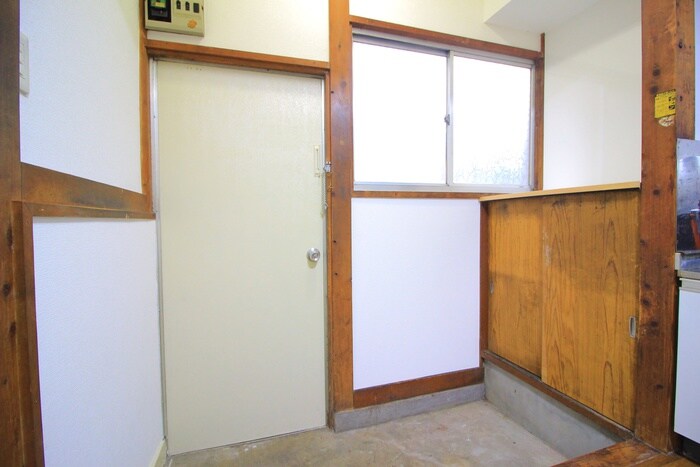 物件内観写真12　(玄関)