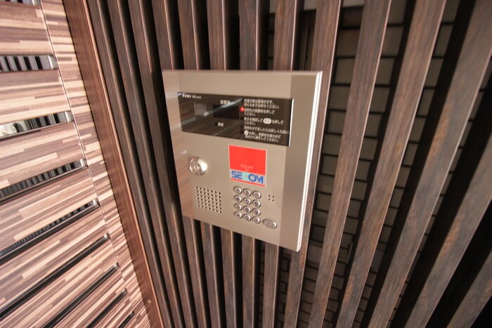 物件外観写真5　(エントランス部分)