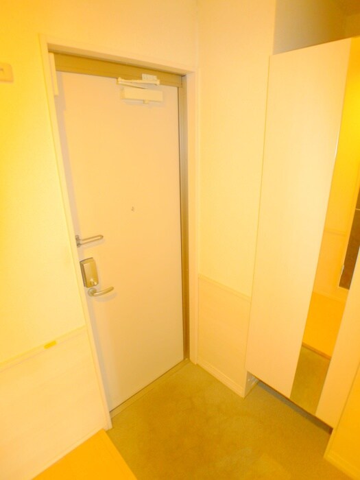物件内観写真16　(玄関)