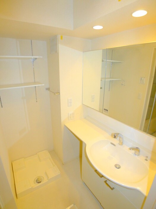 物件内観写真18　(洗濯機置場)