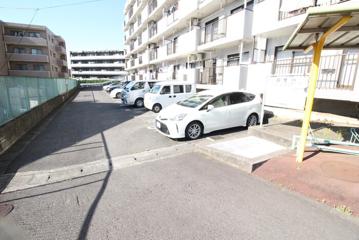 物件外観写真4　(駐車場)