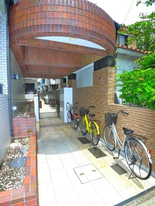 物件外観写真4　(エントランス部分)