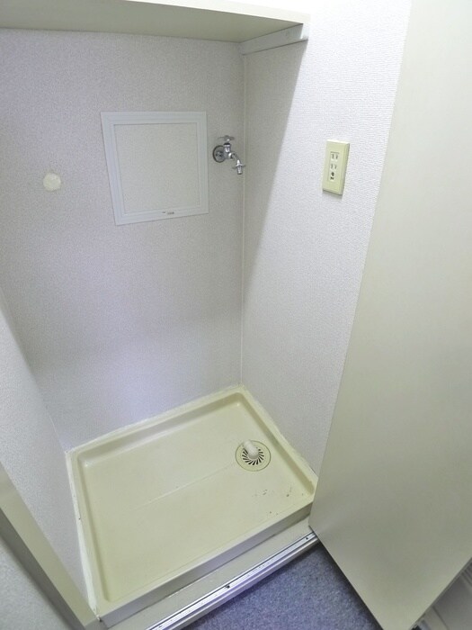 物件内観写真12　(洗濯機置場)