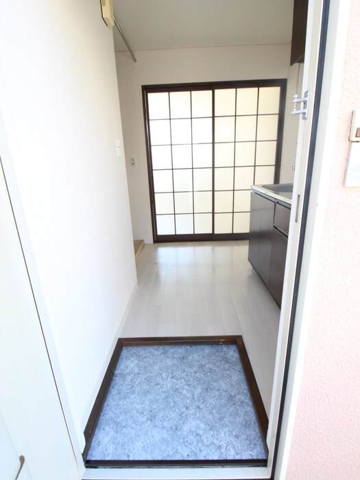 物件内観写真7　(玄関)