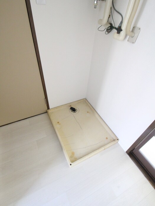 物件内観写真9　(洗濯機置場)