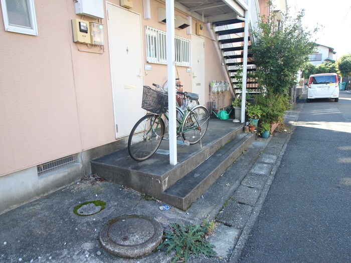 物件外観写真4　(エントランス部分)