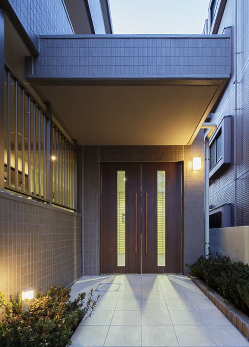 物件外観写真3　(エントランス部分)