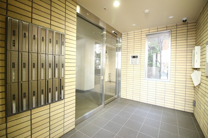 物件外観写真4　(エントランス部分)