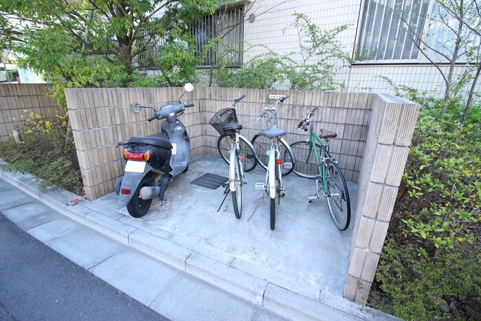 物件外観写真5　(駐輪場)