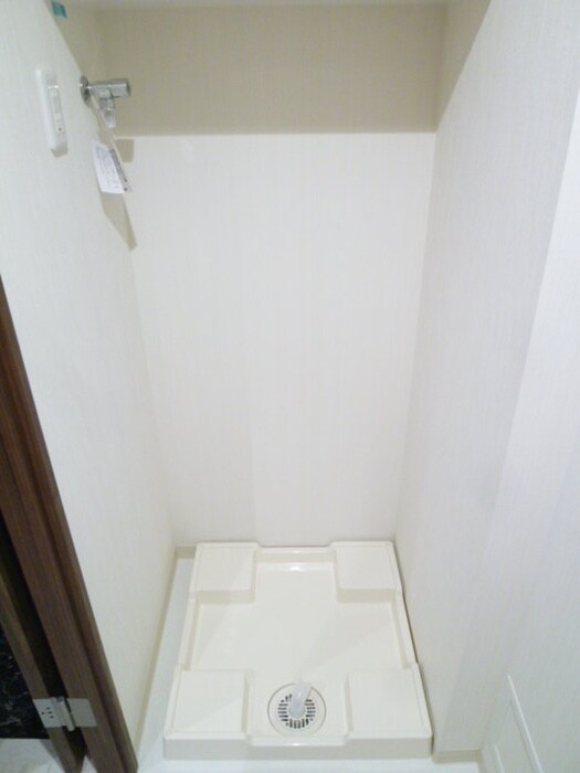 物件内観写真13　(洗濯機置場)