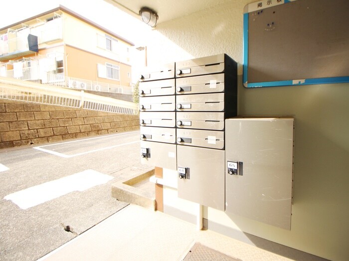 物件外観写真5　(エントランス部分)