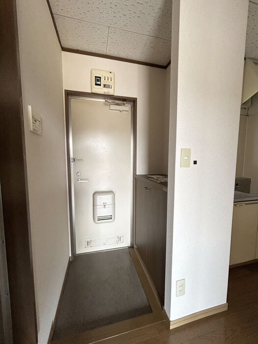 物件内観写真16　(玄関)