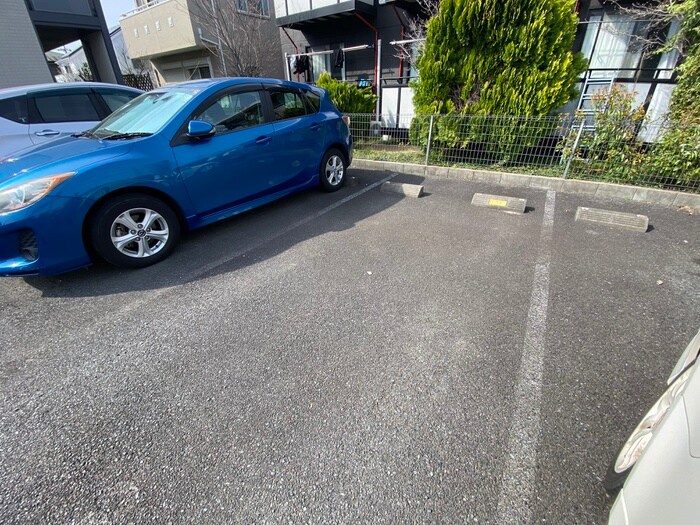 物件外観写真3　(駐車場)