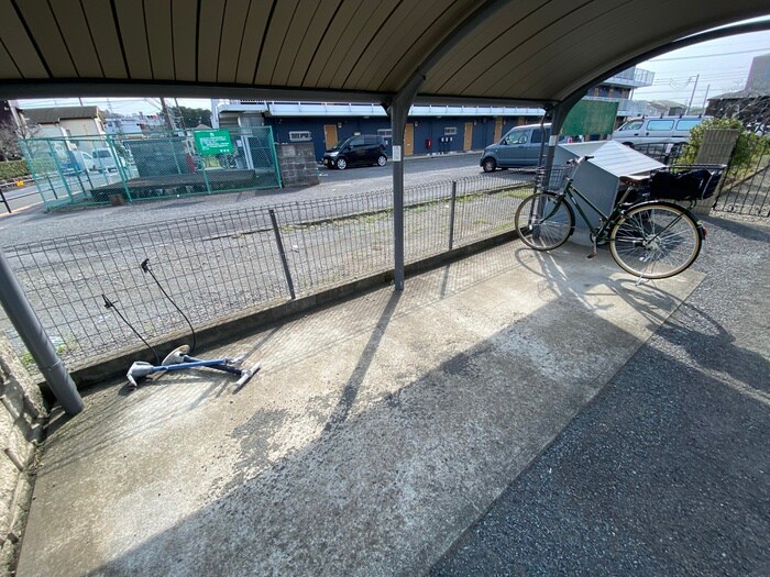 物件外観写真4　(駐輪場)
