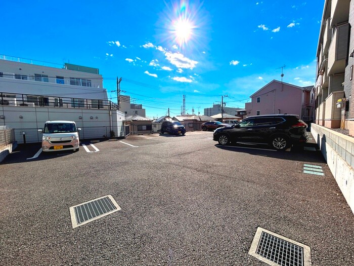 物件外観写真5　(駐車場)