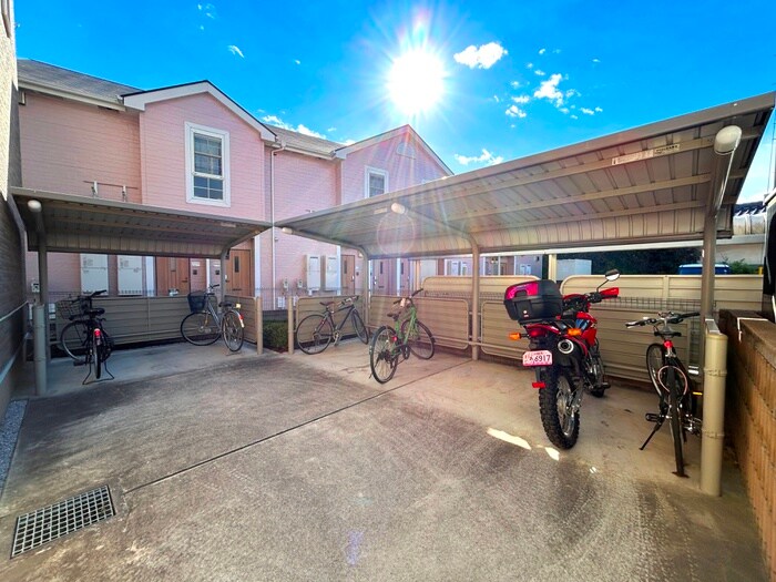 物件外観写真6　(駐輪場)