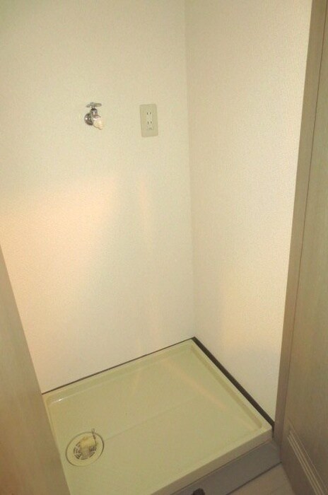 物件内観写真8　(洗濯機置場)