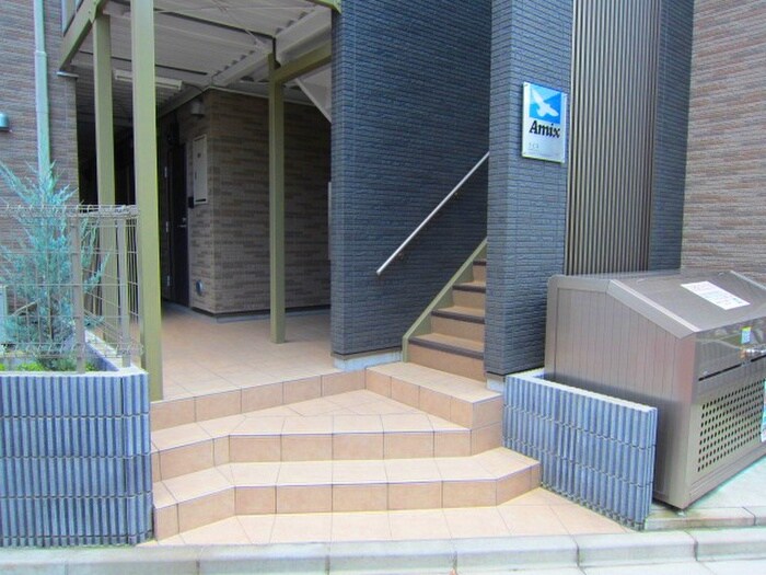 物件外観写真3　(エントランス部分)