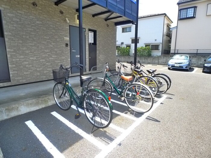 物件外観写真3　(駐輪場)