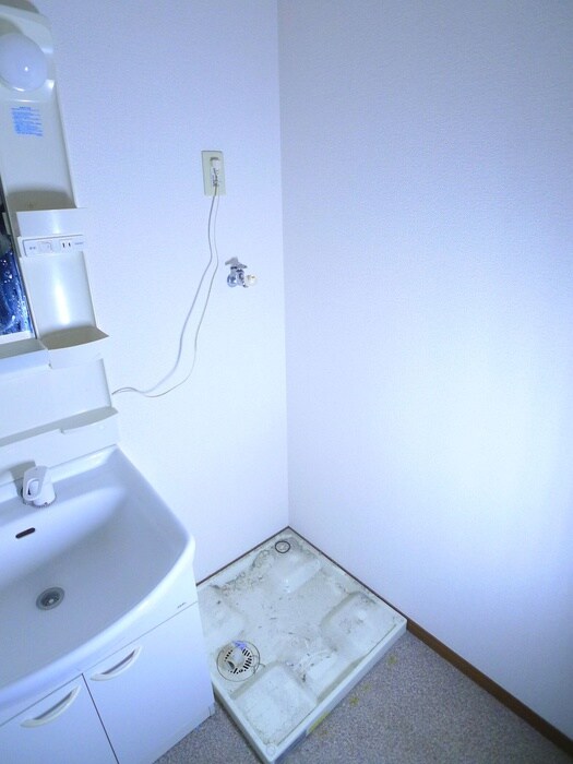 物件内観写真10　(洗濯機置場)