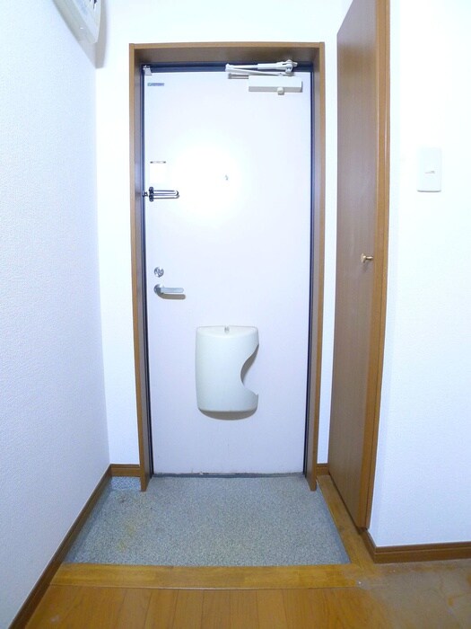 物件内観写真16　(玄関)