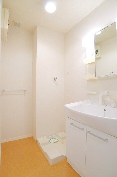 物件内観写真17　(洗濯機置場)