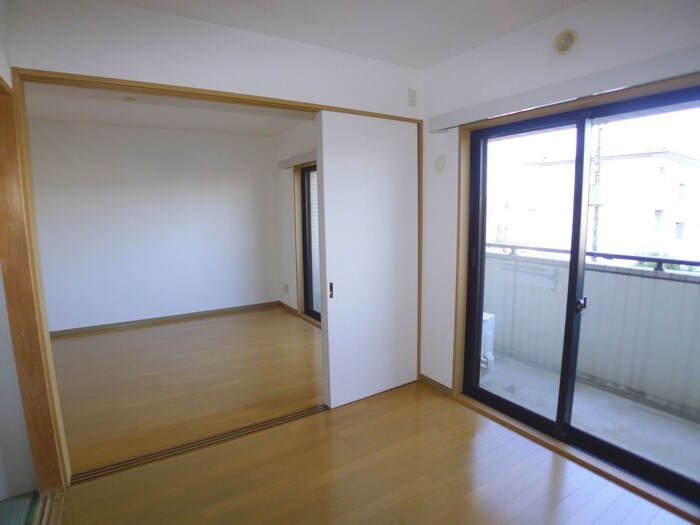 物件内観写真10　(室内からの展望)