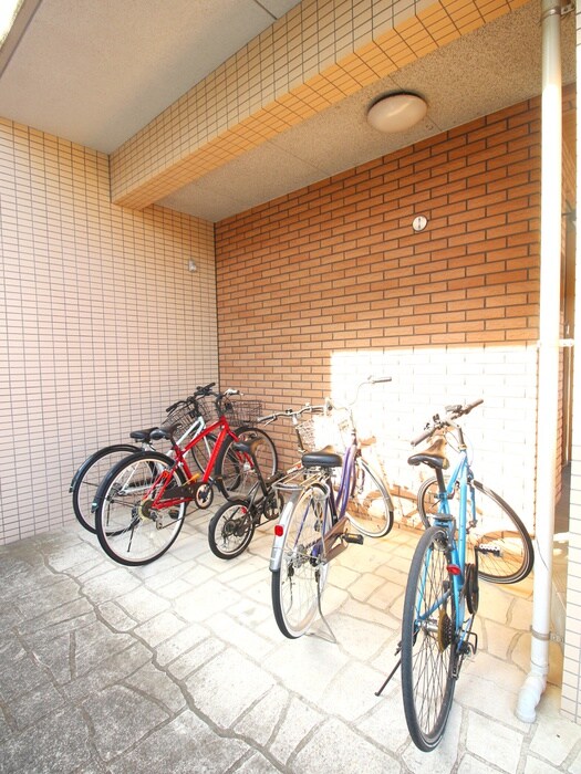 物件外観写真5　(駐輪場)