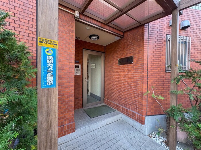 物件外観写真4　(エントランス部分)