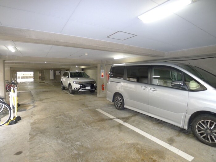 物件外観写真4　(駐車場)