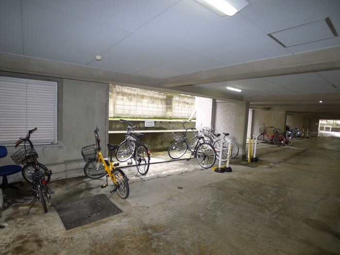 物件外観写真5　(駐輪場)